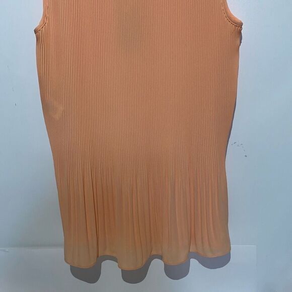 Jones New York Women's Peach Pleated Round Neck Keyhole Sleeveless Top Large NWT - Picture 5 of 6